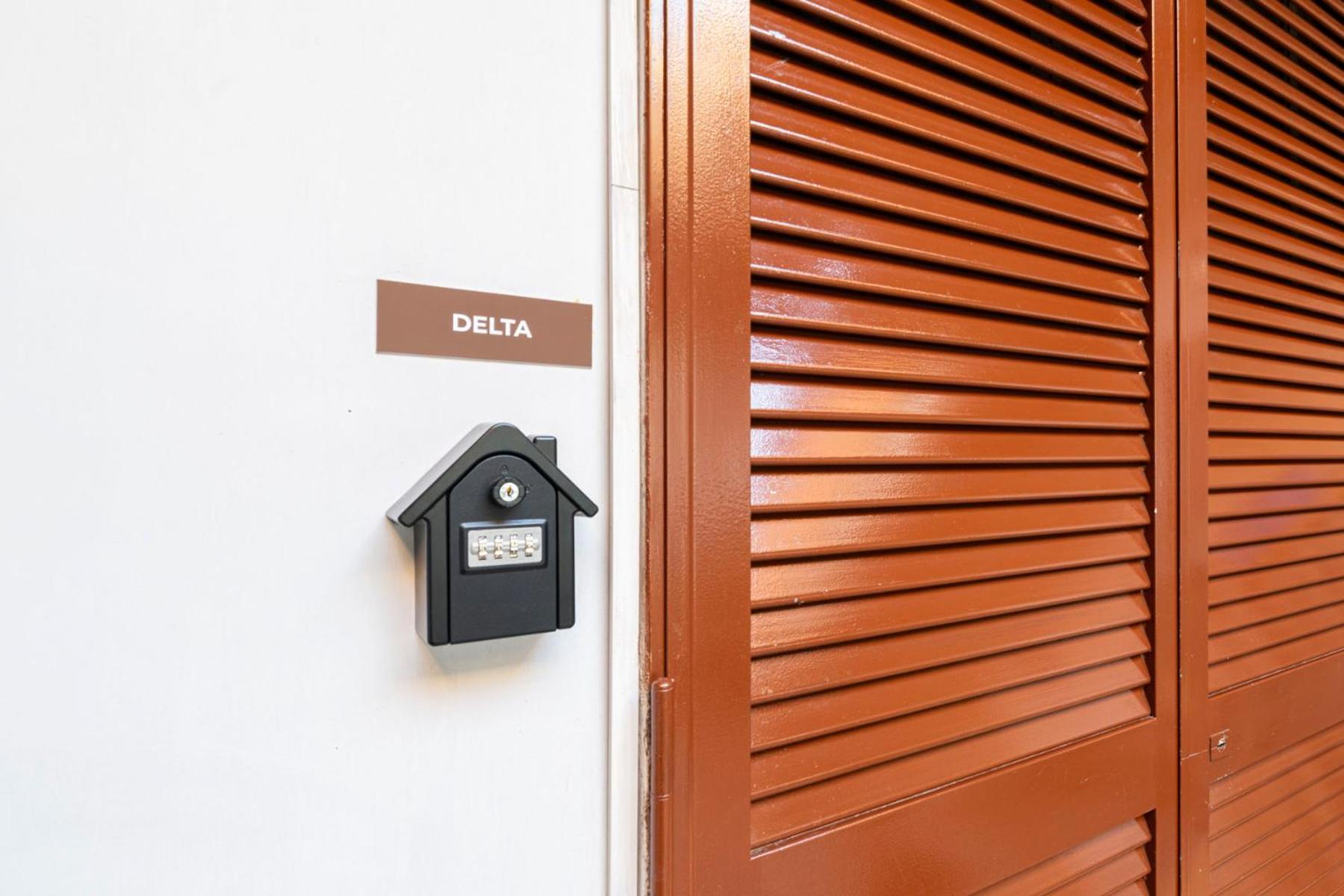 Corso 138 - Sleep & Fly - By Domusextra Bed & Breakfast Naples Exterior photo